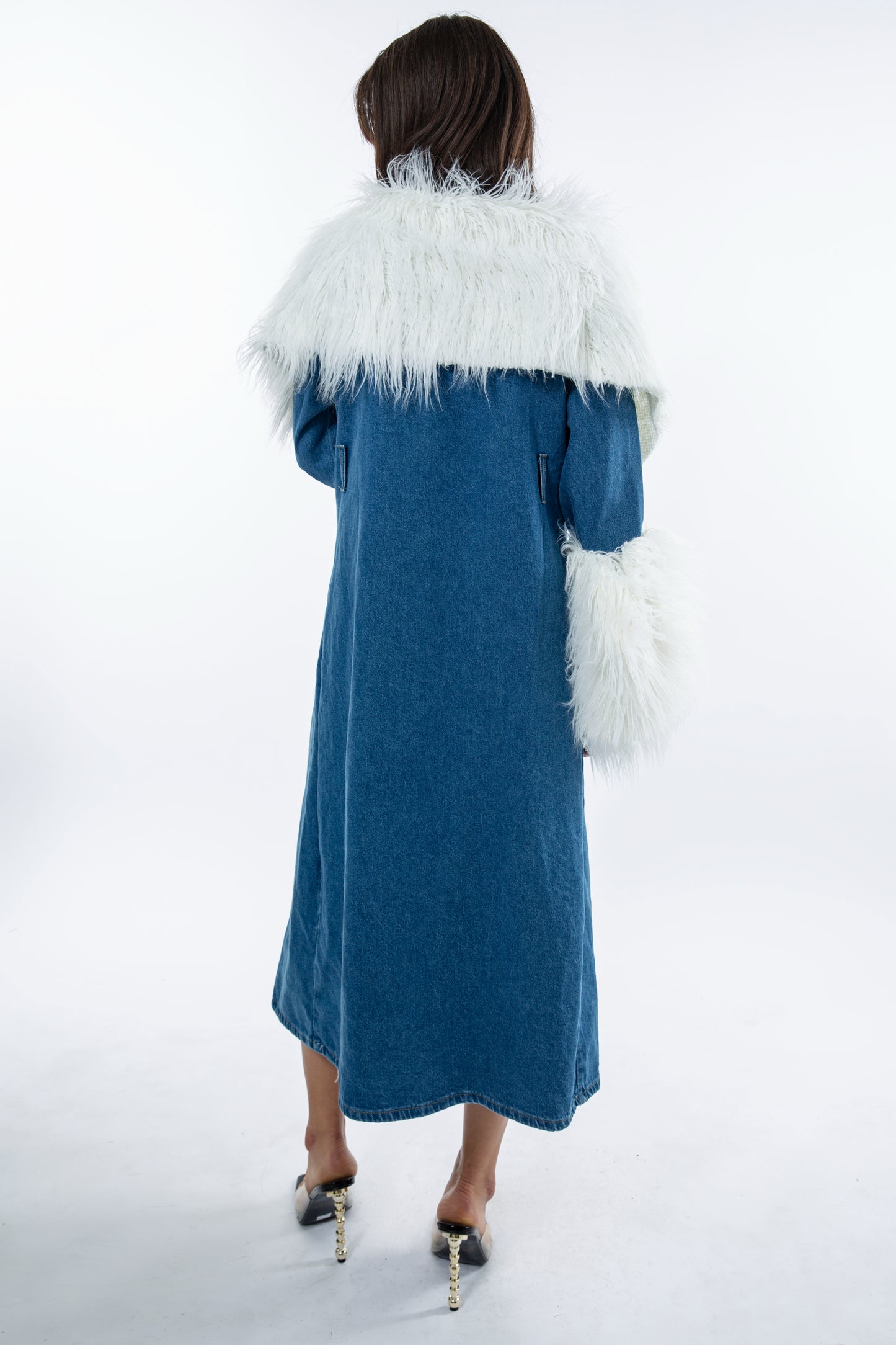 Belted Denim trench with white faux fur trim